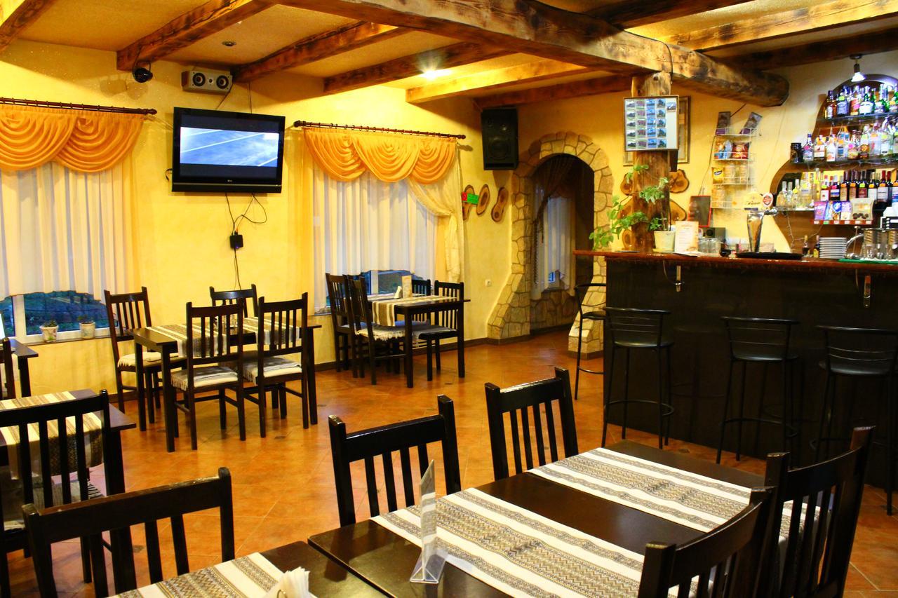 "Lian" Family Hotel & Restaurant Volosyanka  Buitenkant foto