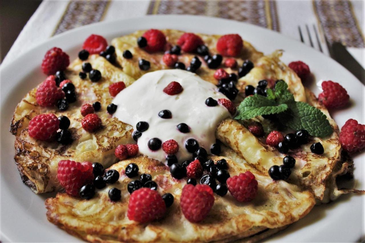 "Lian" Family Hotel & Restaurant Volosyanka  Buitenkant foto